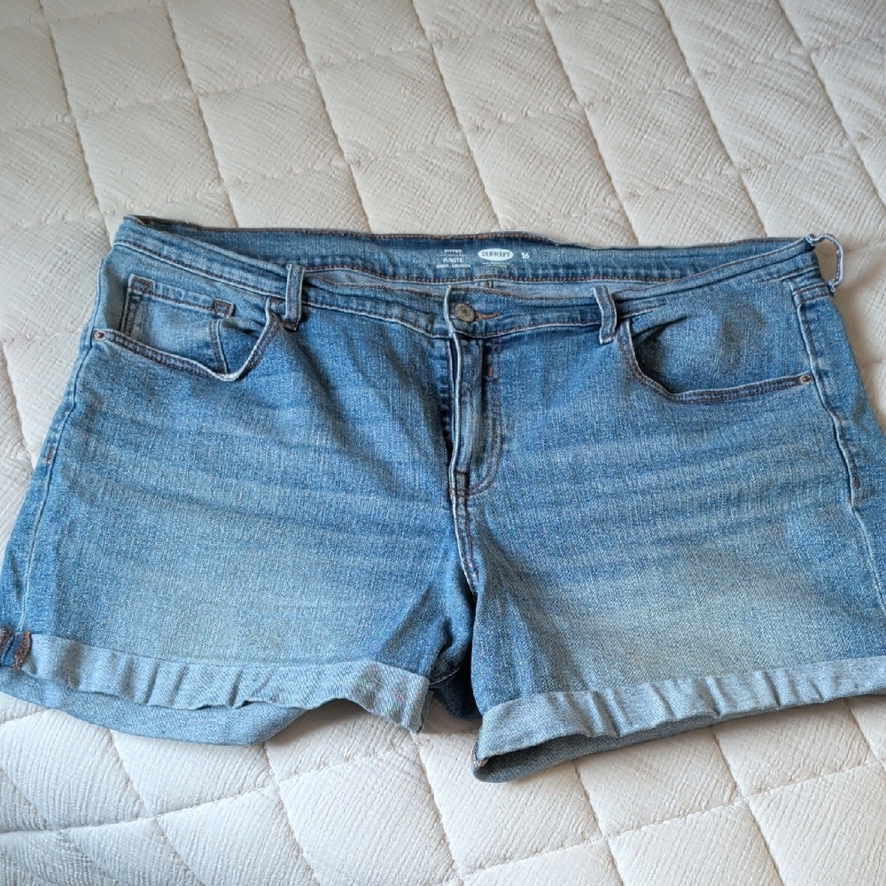Old Navy Fitted Cuffed Jean Shorts With Stretch